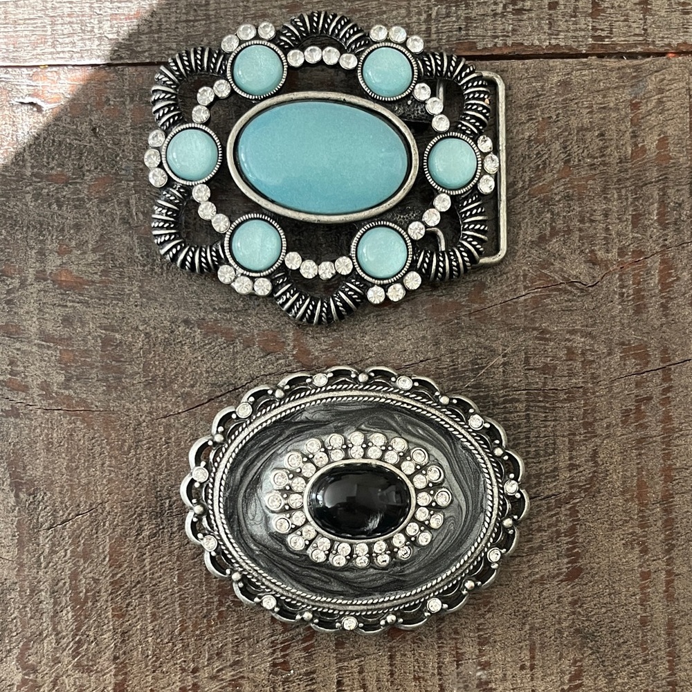 Elegant Silver and Turquoise Belt Buckle